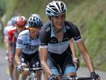 Andy Schleck (Leopard Trek) med Contador på hjul under årets Tour de France. I ugerne efter det store cykelløb har rytterne som regel travlt med at stille op i en række mindre gadeløb. 