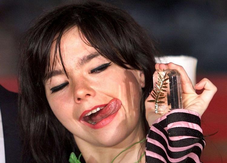Sørgelig. Den islandske altmuligkvinde, Björk, kan også i den grad få tårerne til at trille blandt politiken.dk's læsere. 