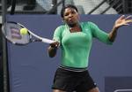 fokuseret. Serena Williams viste, at hun er ved at være tilbage i topform, da amerikaneren sikkert slog russiske Maria Sjarapova i Stanford. 