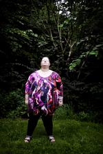 Spiseforstyrrelse. Tina Kvist er i dag 32 år gammel. Hun er 164 centimeter høj og vejer 158 kilo. 