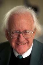 fredsforsker. 80-årige Johan Galtung, anerkendt norsk fredsforsker, fik et chok, da han fandt ud af, at hans barnebarn Ida var med i samme båd som Anders Behring Breivik, da han ankom til Utøya 22. juli. 