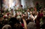 Roser. Fredag d. 29. juli var der en mindehøjtidelighed for ofrene d. 22. juli - en uge tidligere. 