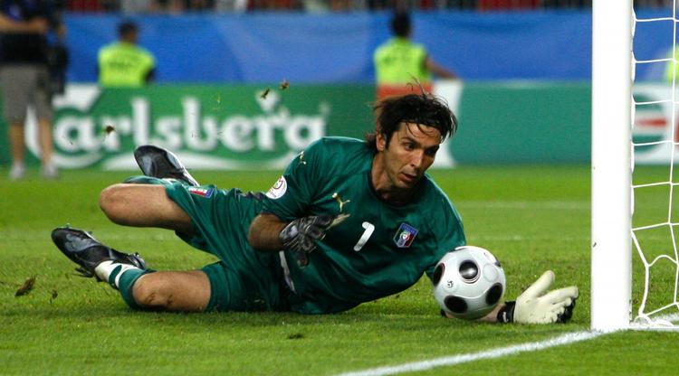 Erfaring. Gianluigi Buffon har spillet 102 landskampe og var med til at vinde VM i 2006. 