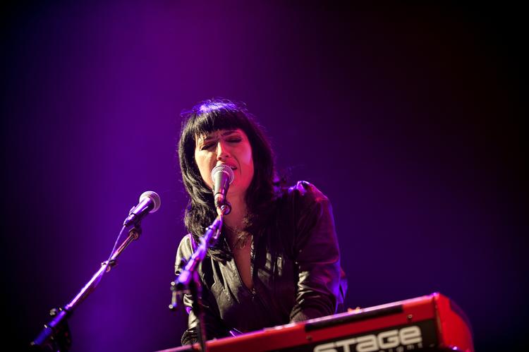 politikvinde. Joan As Police Woman vender tilbage til København efter kun et halvt års tid. 