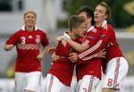 ambitioner. Lasse Schøne (midt) har scoret til 1-0 for Danmark mod Island efter en længerevarende skade 