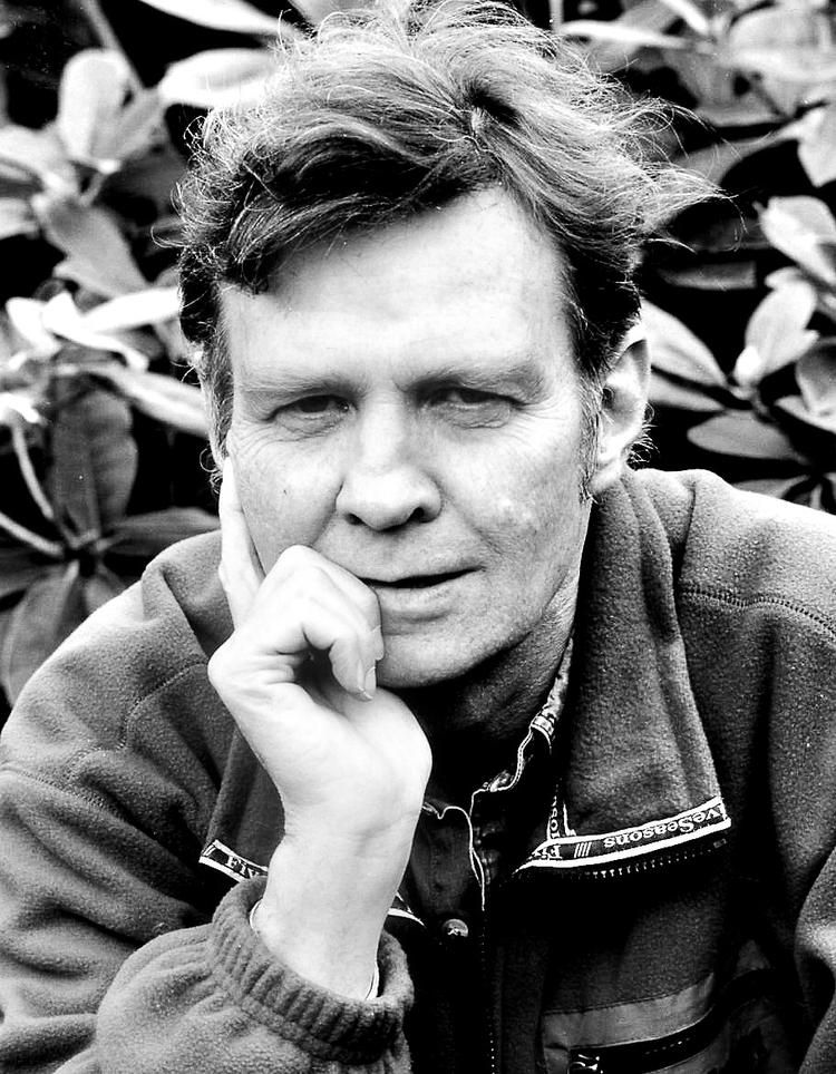 Sømand. Der er storm i mere end en forstand i 'Atlanterhavet' - et mesterligt uddrag fra 'Omkring Charlie' - som er en del af den nye samling Arthur Krasilnikoff-fortællinger. 