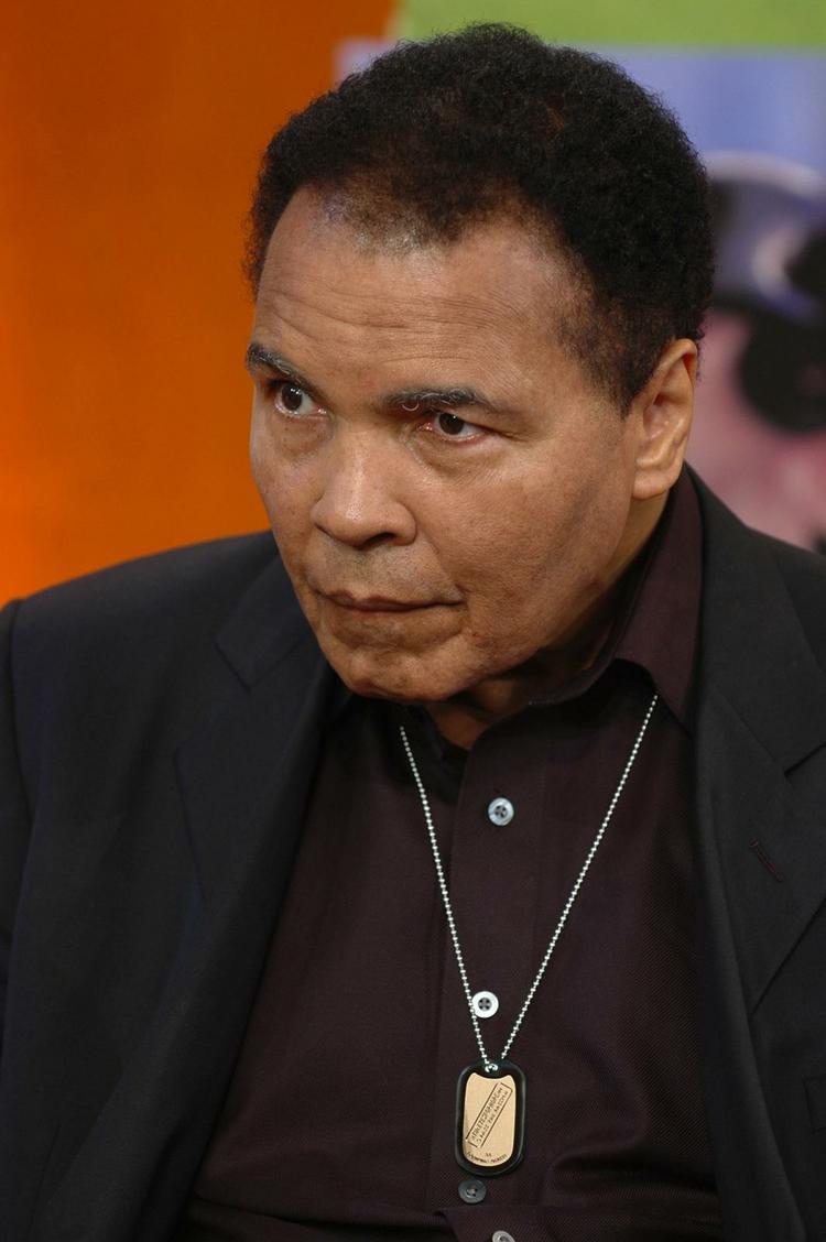 Muhammad Ali lider af Parkinsons syge, som han fik konstateret omkring tre år efter, at han stoppede som bokser i 1981. 