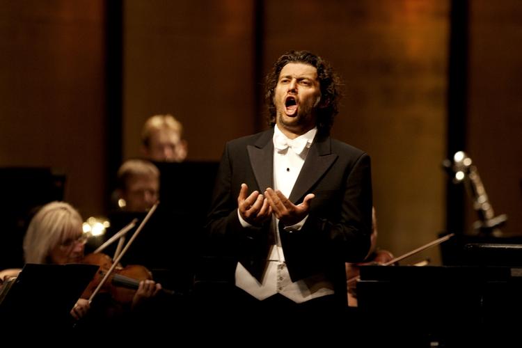 Superstemme. Jonas Kaufmann har sunget Lohengrin i Bayreuth sidste år, og i april debuterede han som Siegmund på Metropolitan-operaen i New York. Til glæde for publikum og begejstrede kritikere. 