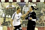 klubskifte. Susann Müller (tv) scorer på straffe mod Karin Mortensen i bronzekampen ved GF World Cup 2009 mellem Tyskland og Danmark. 
