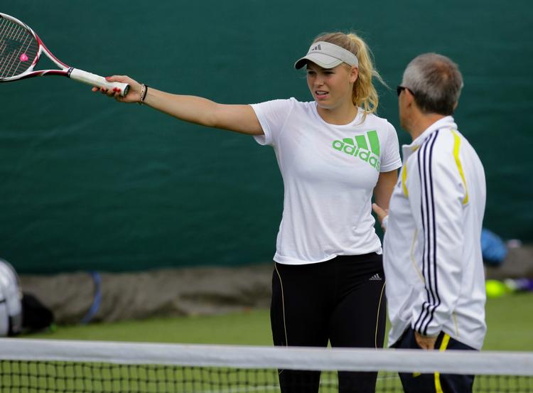 satsning. Caroline Wozniacki er kommet frem til førstepladsen på verdensranglisten med sin far, Piotr Wozniacki, som træner. Nu bliver han skiftet ud. 