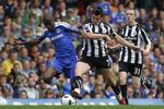 stridsom. Newcastle ser helst hælen af Joey Barton (midt), og en række klubber er interesseret i at overtage fighteren. Men foreløbig bekriger midtbanemotoren klubben via Twitter. 