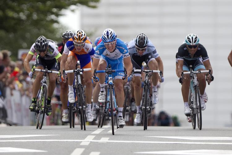 Klassement. Michael Mørkøv (nr. 2 fra højre) blev slået i spurten af Sacha Modolo (Colnago-CSF) og den danske VM-sølvvinder Matti Breschel (Rabobank). 