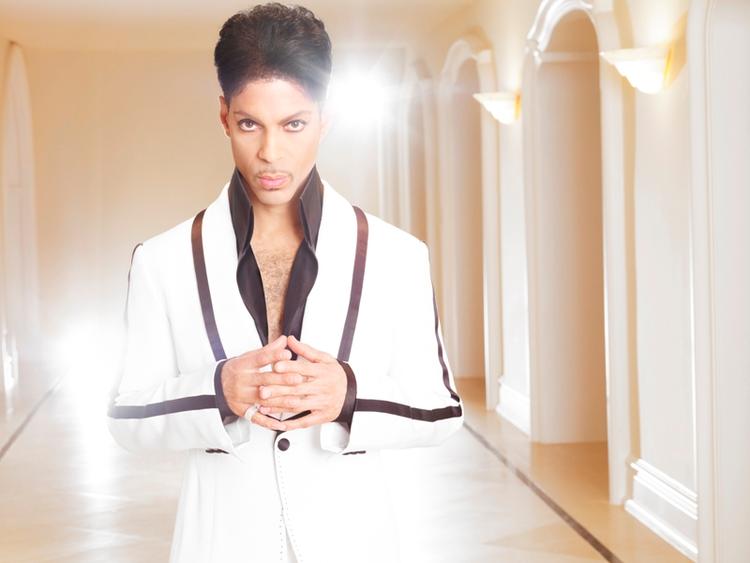 Stjerneparade. Når Prince holder hof på 10-Øren denne weekend omgiver han sig med musikalske venner og beder om lilla farvetoner overalt. 