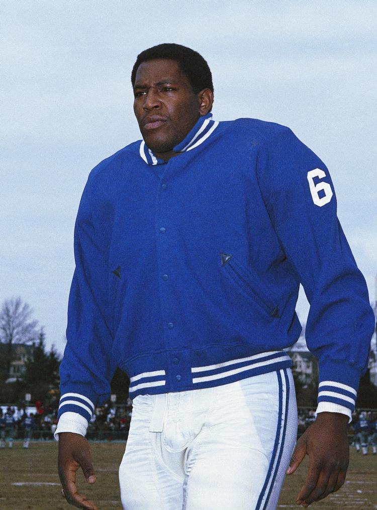 Hightower. Bubba Smith døde efter alt at dømme af naturlige årsager. 