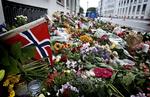 Blomsterhav ved den Norske Ambassade efter terrorangrebet 22. juli 2011