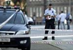 Udrykning. Politiet er rykket talstærkt ud til gerningsstedet. 