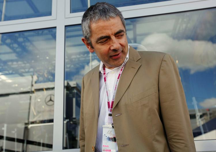 BILULYKKE. Rowan Atkinson har for nylig i TV-programmet Top Gear erklæret sin kærlighed til McLarren-sportvognen, han i går kørte galt i. 
