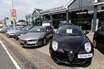 dyk. Alfa Romeo 159 (nr. to fra højre) kan være billig at komme til, når den er tre år gammel. Især hvis den har en af de største motorer. 