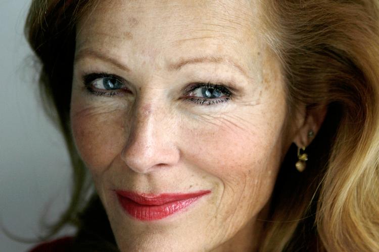 Mormor med meninger. Suzanne Bjerrehuus (billedet) og Karen Thisted undersøger prostitutionsmiljøet i en af de fire nye programmer, som TV 2 lancerer i efteråret. 
