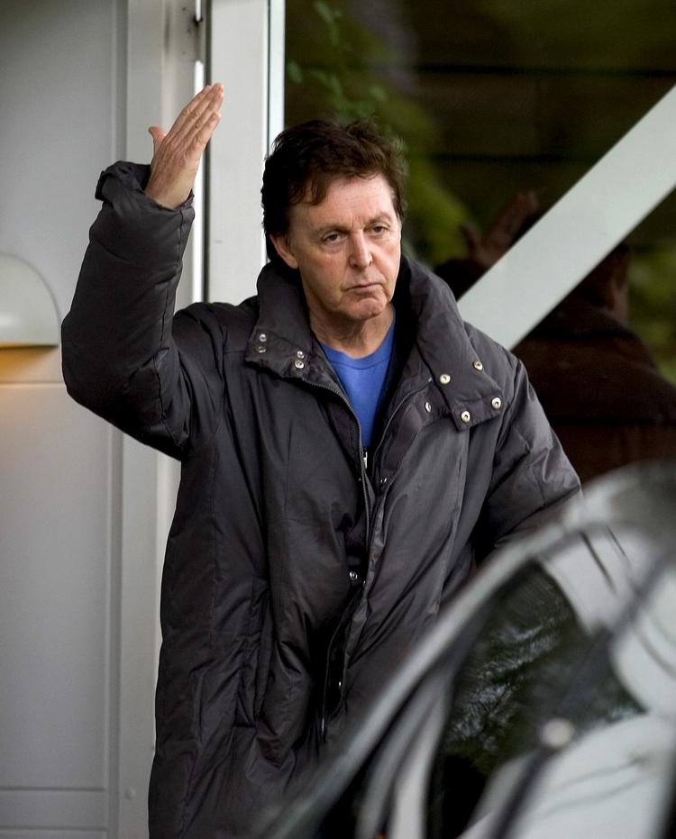 AFLYTTET. Mediegiganten Mirror Group risikerer at blive politianmeldt for aflytning af selveste Sir Paul McCartney. 