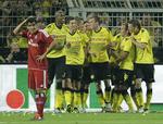 1-3 HSV-spilleren Tomas Rincon  (t.v.) har svært ved at forstå, at Dortmund er kommet foran 3-0. 