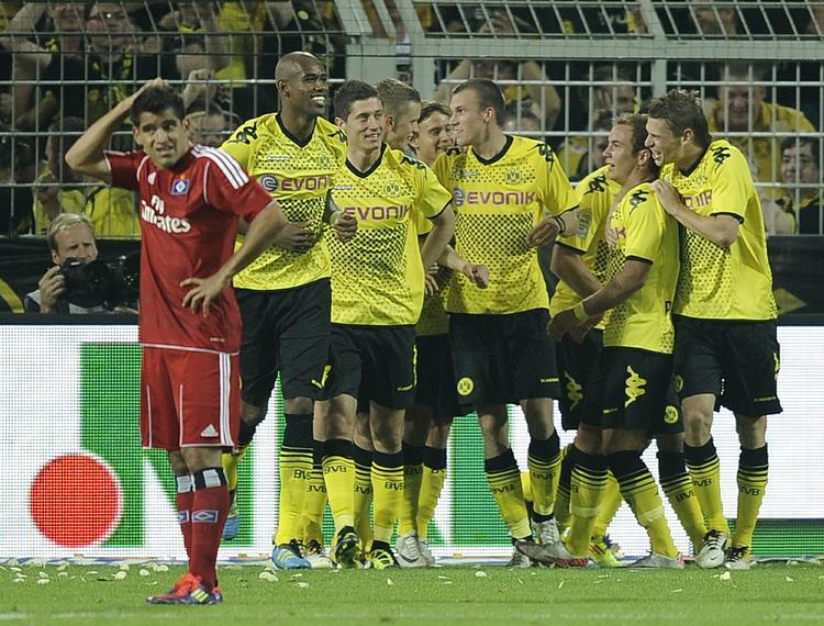 1-3 HSV-spilleren Tomas Rincon  (t.v.) har svært ved at forstå, at Dortmund er kommet foran 3-0. 