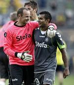Jubel. Tre kampe, syv point. Horsens-spillerne Søren Jochumsen (t.v.) og Gilberto Macena har god grund til at være glade. 