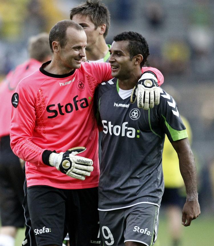 Jubel. Tre kampe, syv point. Horsens-spillerne Søren Jochumsen (t.v.) og Gilberto Macena har god grund til at være glade. 