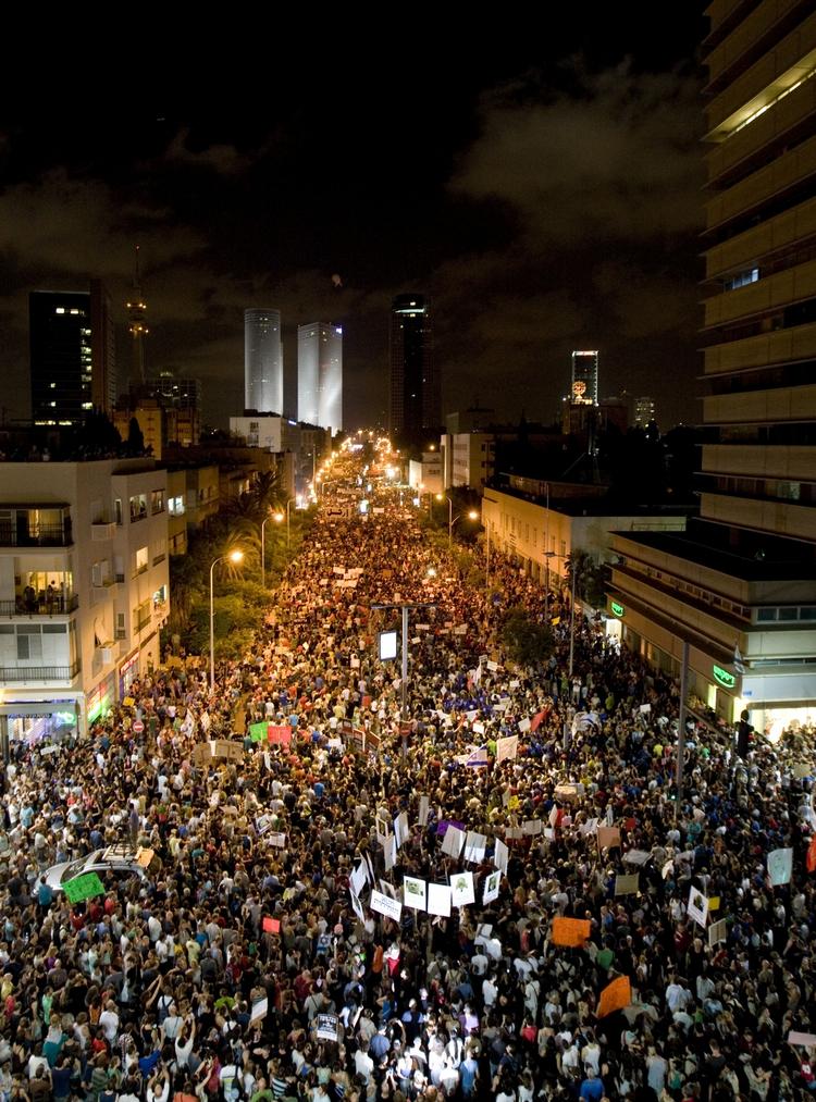 Protest. Tusinder af utilfredse israelere er samlet i Tel Aviv for at demonstrere mod højere leveomkostninger. 