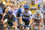 styrt. En ærgerlig Romain Feillu (tv) banker hånden i styret efter at være blevet slået i spurten på 3. etape af Tour de France af Tyler Farrar. Året har ellers bragt mange førstepladser til franskmanden. 