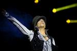 Funk. Prince spiller på 10-øren ved Amager Strandpark i aften. Skybrud over København stoppede hans koncert før tid i går. 