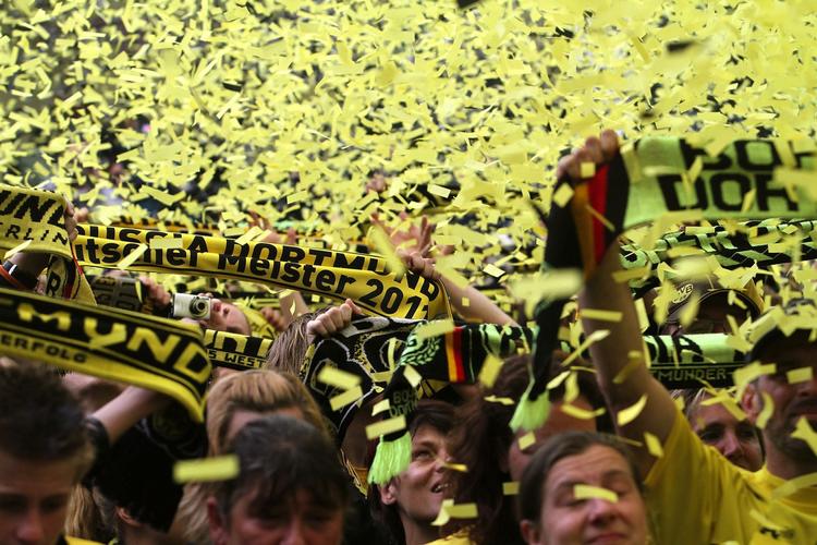 kampagne. Superligaen drømmer om tyske tilstande på lægterne. Bundesligaen har formået at få folk til at strømme til stadions blandt andet ved at sætte priserne ned. 