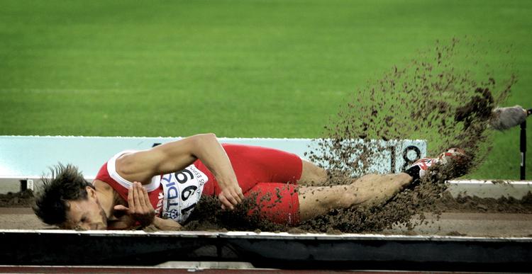 rekordspring. Trespringer Anders Møller overgik sig selv i sandkassen, da han slog den danske rekord og sikrede en VM-billet. 