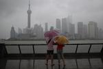 Uvejr. Shanghai undslap tyfonen, men kraftige vinde og regn hærgede millionbyen. 