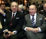 dødsfald. Hugh Carey (th) sammen med en anden tidligere guvernør i New York, Mario Cuomo. 