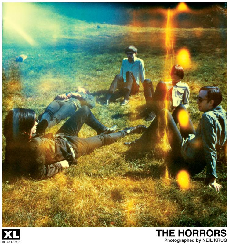 Nyt liv. En dag rammer The Horrors muren i rockhistoriens gentagelseskarrusel, men har indtil videre pustet overbevisende nyt liv i de gamle tricks. 