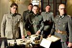 Hitlers attentatmand.  Tom Cruise (tv.) fik 20 millioner dollar i honorar for rollen som Claus Schenk Graf von Stauffenberg i 'Operation Valkyrie'. Virkelighedens von Stauffenberg blev henrettet i Berlin natten til 21. juli 1944. 