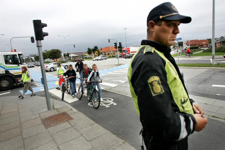 Egoister. Mange forældre tænker kun på deres eget barns sikkerhed, når de afleverer børnene i skole. 