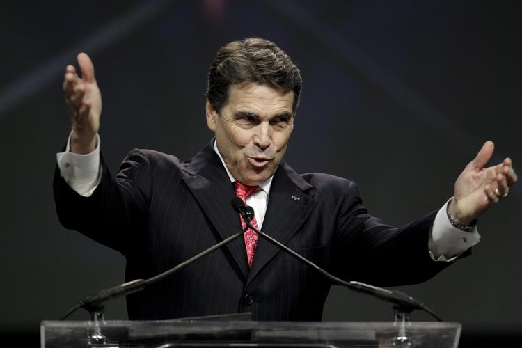 BØNNEMØDE. Rick Perry under sit religiøse møde med 30.000 kristne i Houston. 