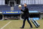 udsalg. Går det som direktør Jan Lockhart gerne vil have det,skal flere Brøndbyspillere sendes af sted. 