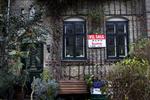 Billigere. Boligejere har i gennemsnit slået 736 kroner af kvadratmeterprisen på villaer og rækkehuse i juli. 