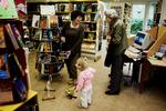 Bibliotekskultur. Undersøgelser viser at mange vil stoppe med at besøge biblioteket jævnligt, hvis afstanden bliver på over 5 kilometer. 