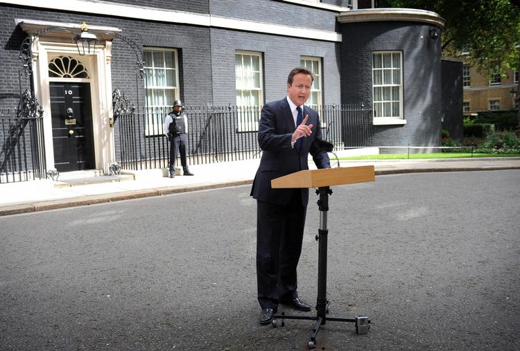 KRAV. Premierminister David Cameron giver brudte familier og en udbredt voldskultur en del af skylden for optøjerne i landet. Arkivfoto. 