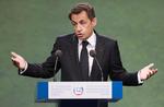 Industriferie. Flere har krititiseret de europæiske ledere for at blive på ferie, mens de finansielle problemer griber om sig. Selv måtte Sarkozy afbryde sin ferie på den franske riviera sammen med sin gravide kone.(arkivfoto) 