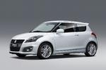 Rå. Suzuki Swift Sport har 136 hestekræfter og en særdeles sportsligt anlagt undervogn. Ergo bliver det en rap sag. 