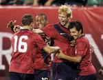 uafgjort. Robbie Rogers (tv) har scoret det udlignende mål for USA i kampen mod Mexico. 