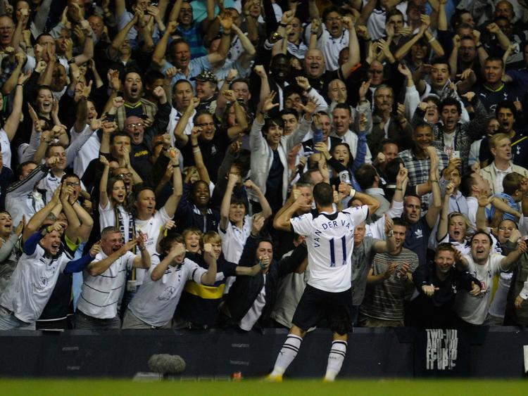 Målhelt. Rafael van der Vaart var manden, der forhindrede Tottenham i at lide nederlag til ærkerivalerne fra Arsenal. 