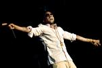 Undskyld. Efter katastrofen med orkanen Katrina sagde Kanye West på tv, at »George Bush er ligeglad med sorte mennesker«. 