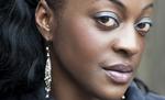 Sej. Britiske Ava Vidal fik selv sit første barn som 18-årig og optræder i sit show blandt andet med jokes om teenagegraviditeter. 