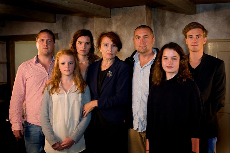 Film. Jens Jørn Spottag og Bodil Jørgensen er blandt skuespillerne i den nye danske storfilm 'Hvidsten Gruppen'. 